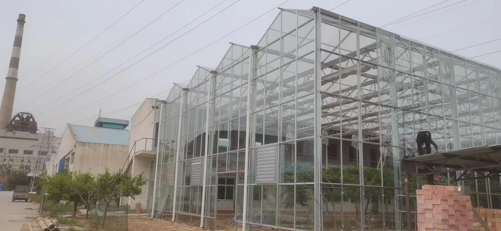 玻璃温室造价案例实录，10×40米智能温室落地仅25.8万